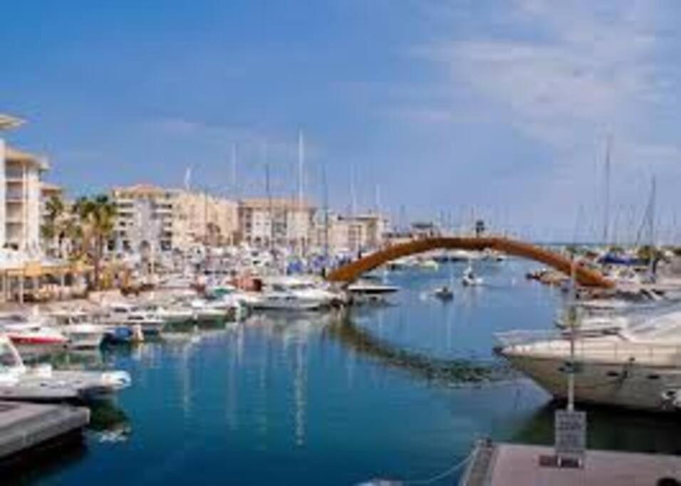 Votre Sejour Cosy A Frejus! Apartment Екстериор снимка